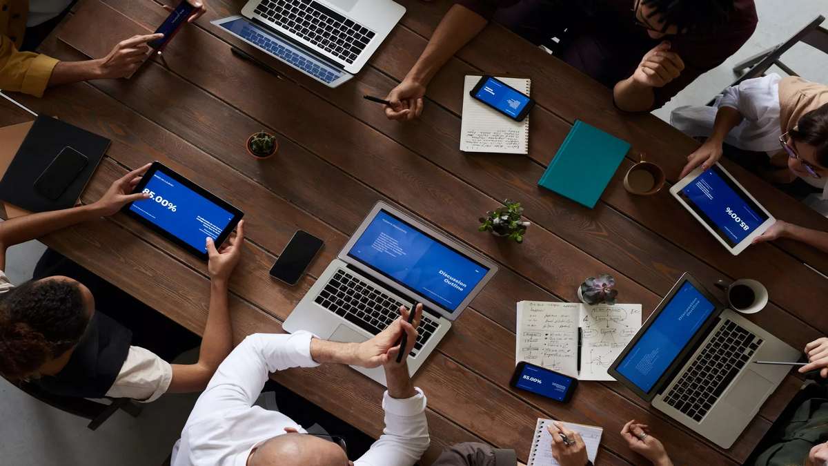 Here’s How to Effectively Manage Your Small Business Team in 2022