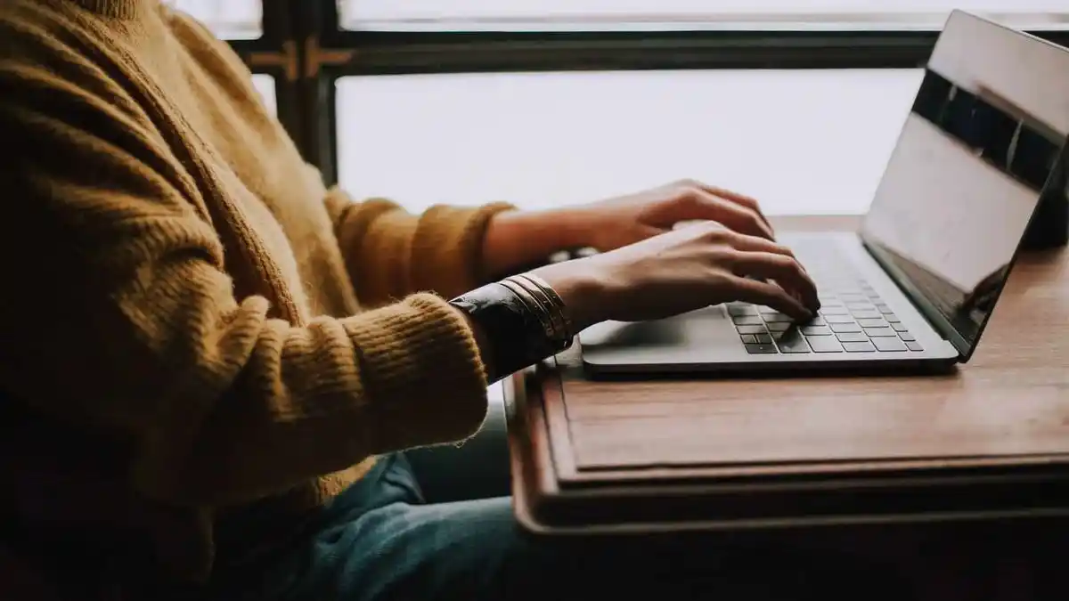 reading story on laptop
