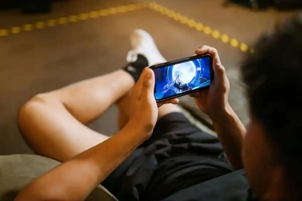 Mobile GTA users face a higher risk on Wheon-style sites than PC users do.